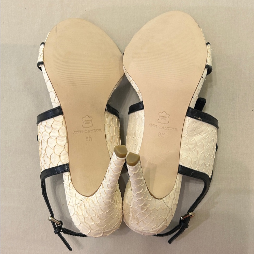 Ann Taylor Shoes Winter White Gwen Lace Up Exotic Heel Sz 9 Black Bow & Tassel - Picture 9 of 10